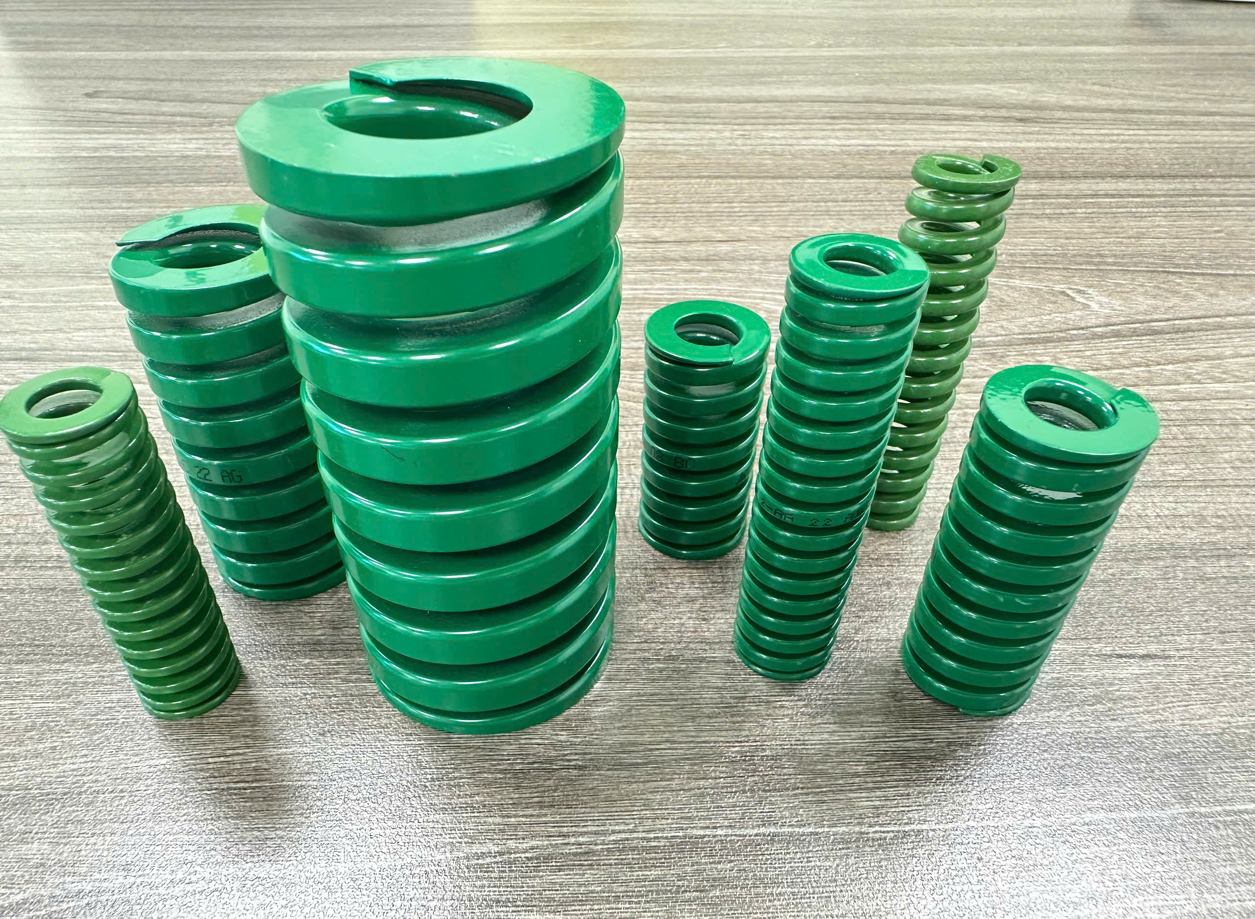 Lò xo khuôn xanh lá